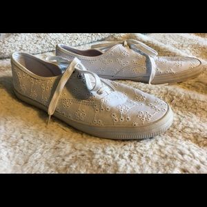White size 9 shoes from American Eagle